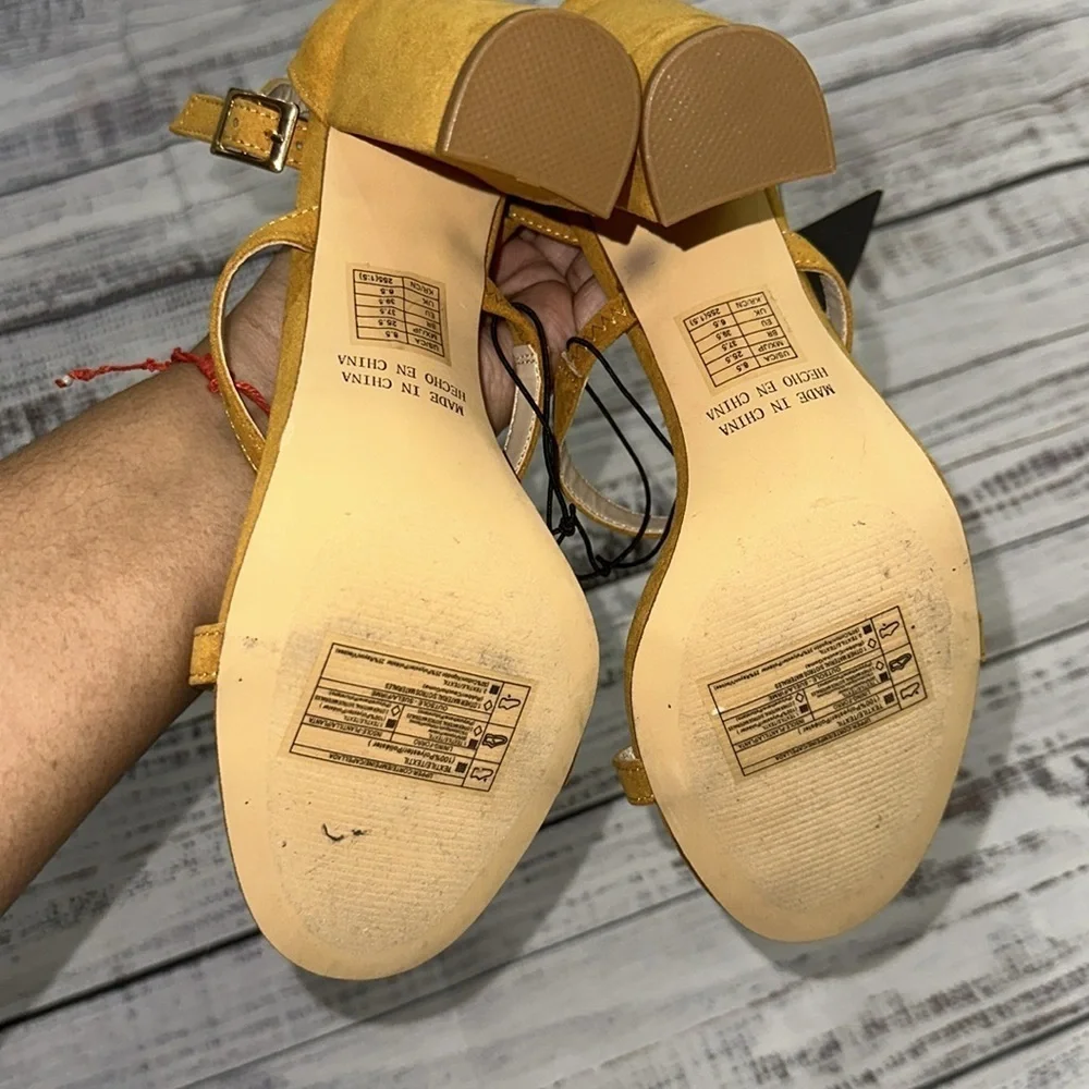 Forever 21 Women's‎ Mustard Block Heel Strappy Sandals Sz. 8.5 NWT